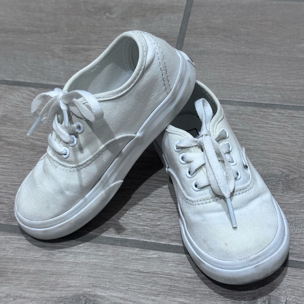 Vans® White Toddler 8.5 Shoe